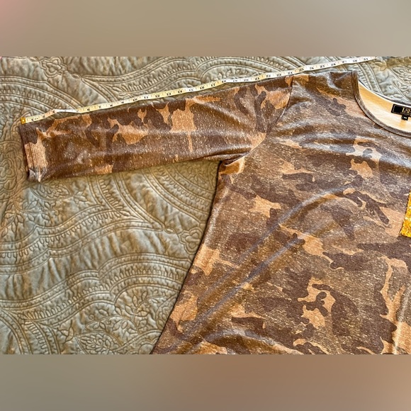 L&B Plus Size Camo Shirt with Blingy Gold Seguin Faux Pocket. Size 3X - Picture 4 of 7
